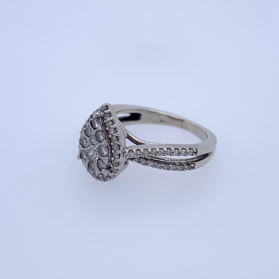 14K White Gold Pear Design Ring with Diamond's
