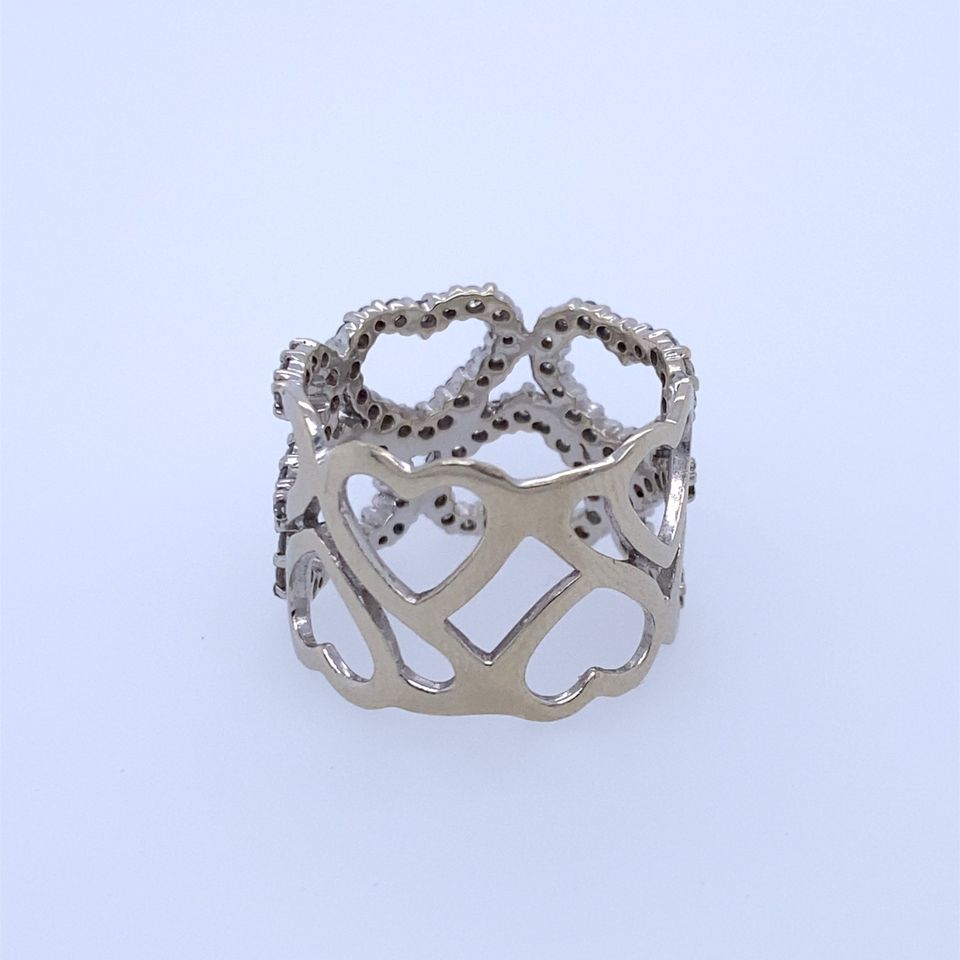 14K White Gold Ring With Diamonds And Heart Design