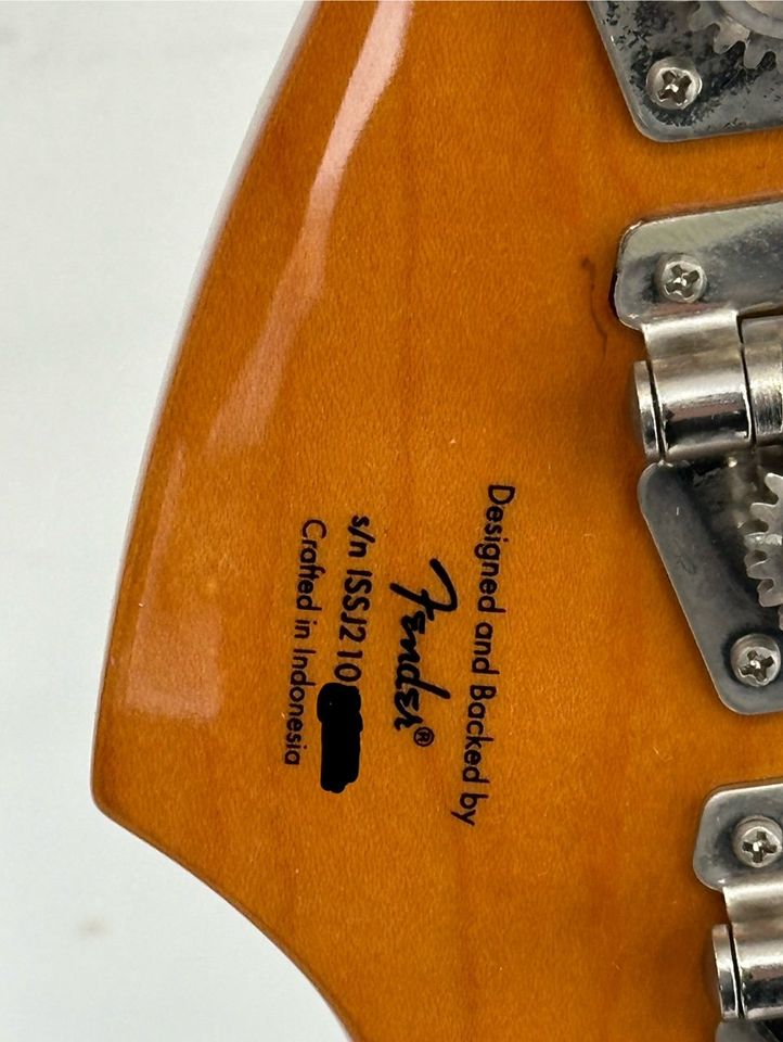 Squier Classic Vibe Jaguar Bass 3-Color Sunburst
