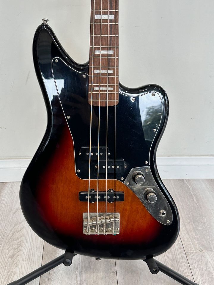 Squier Classic Vibe Jaguar Bass 3-Color Sunburst