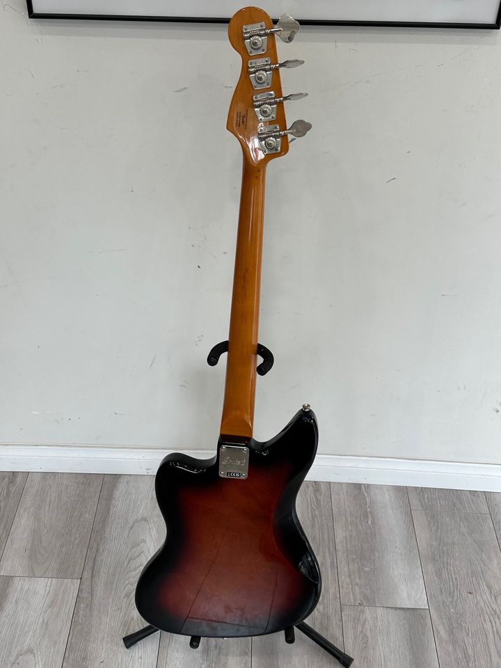 Squier Classic Vibe Jaguar Bass 3-Color Sunburst