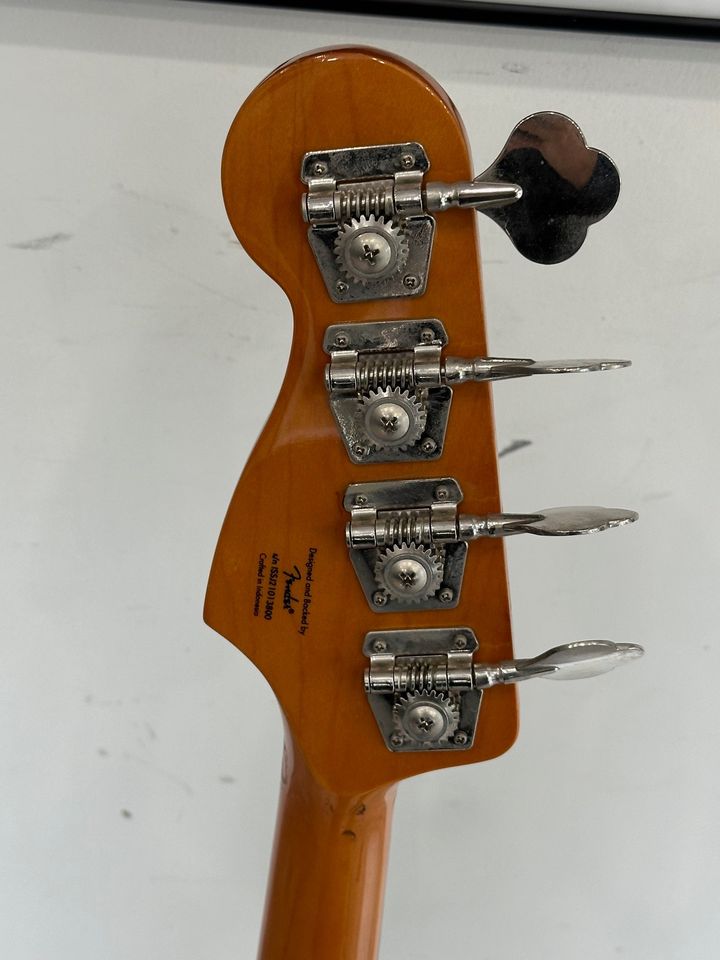 Squier Classic Vibe Jaguar Bass 3-Color Sunburst