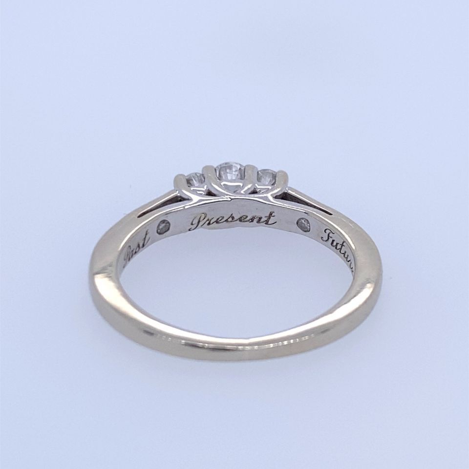 14k White Gold Engagment Ring With Diamonds