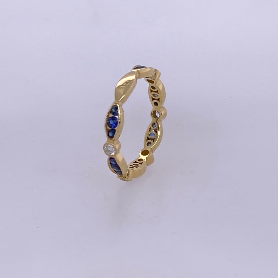 18k Yellow Gold Sapphire Womans Band