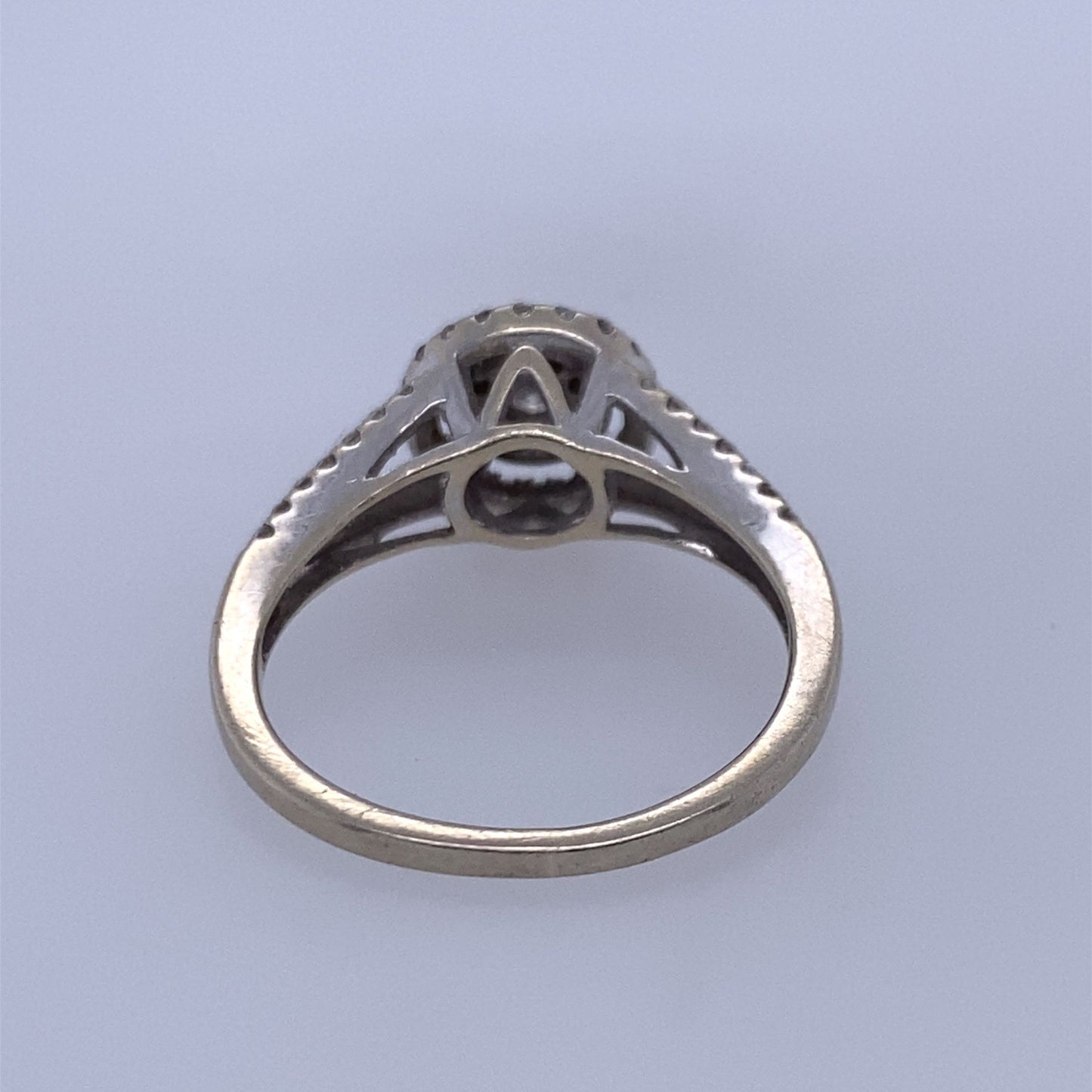 14k White Gold Woman’s Ring W/ 0.40TCW of Diamond’s