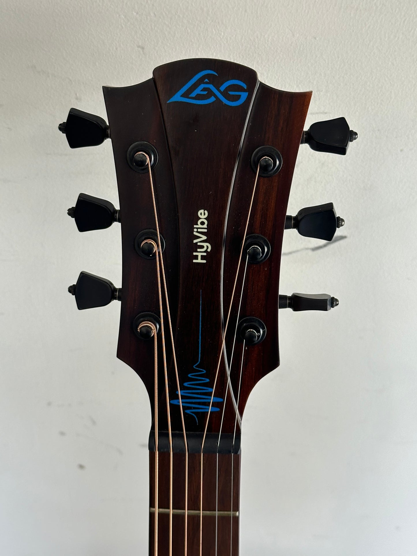 LAG Tramontane THV-10DCE Dreadnought Cutaway Electric/Acoustic Guitar W/ HyVibe