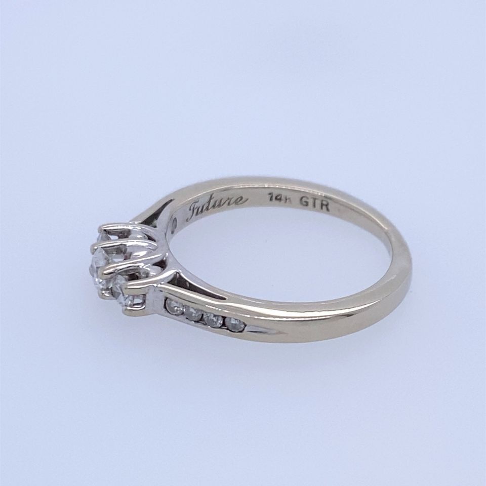 14k White Gold Engagment Ring With Diamonds