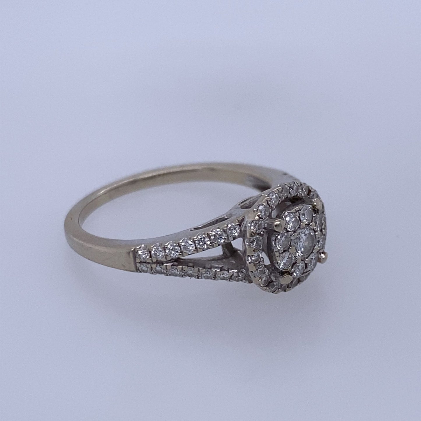 14k White Gold Woman’s Ring W/ 0.40TCW of Diamond’s