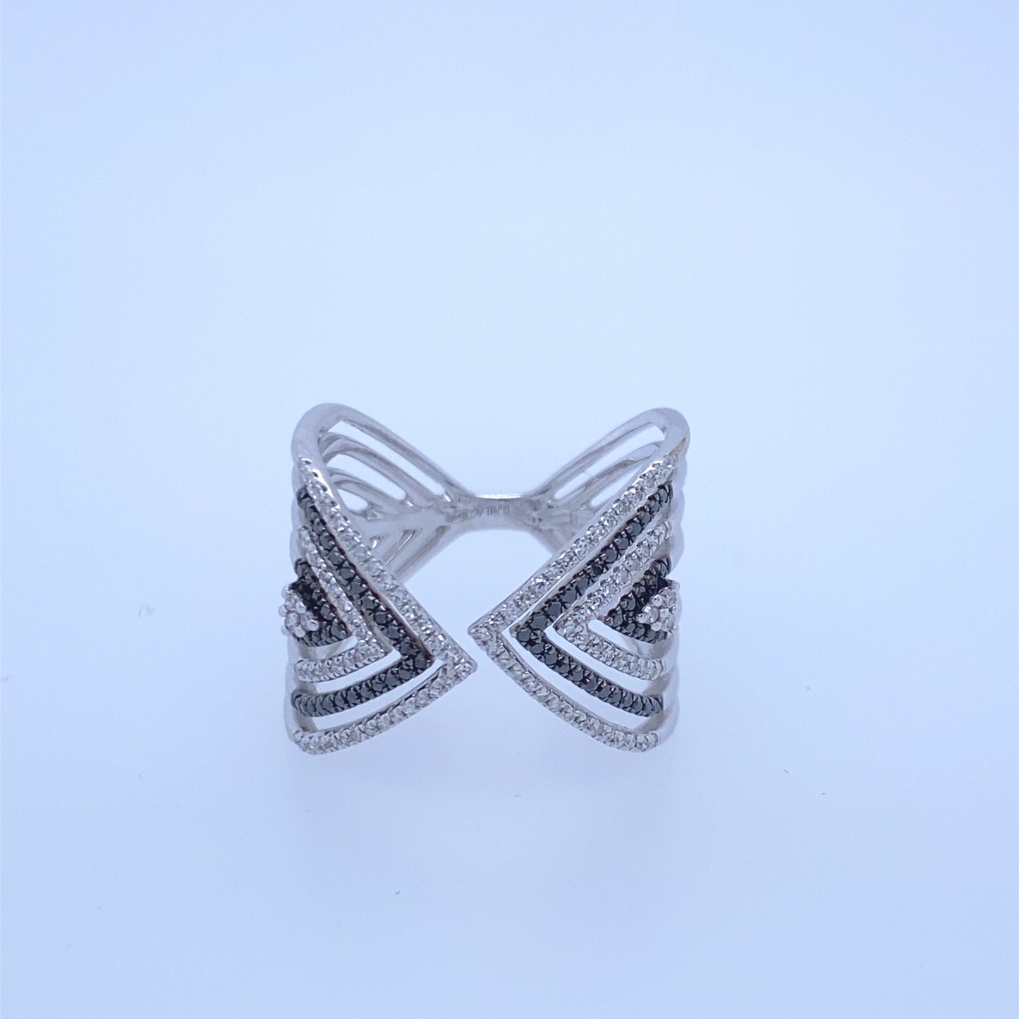 Djula 18k White Gold Geometric Band Ring