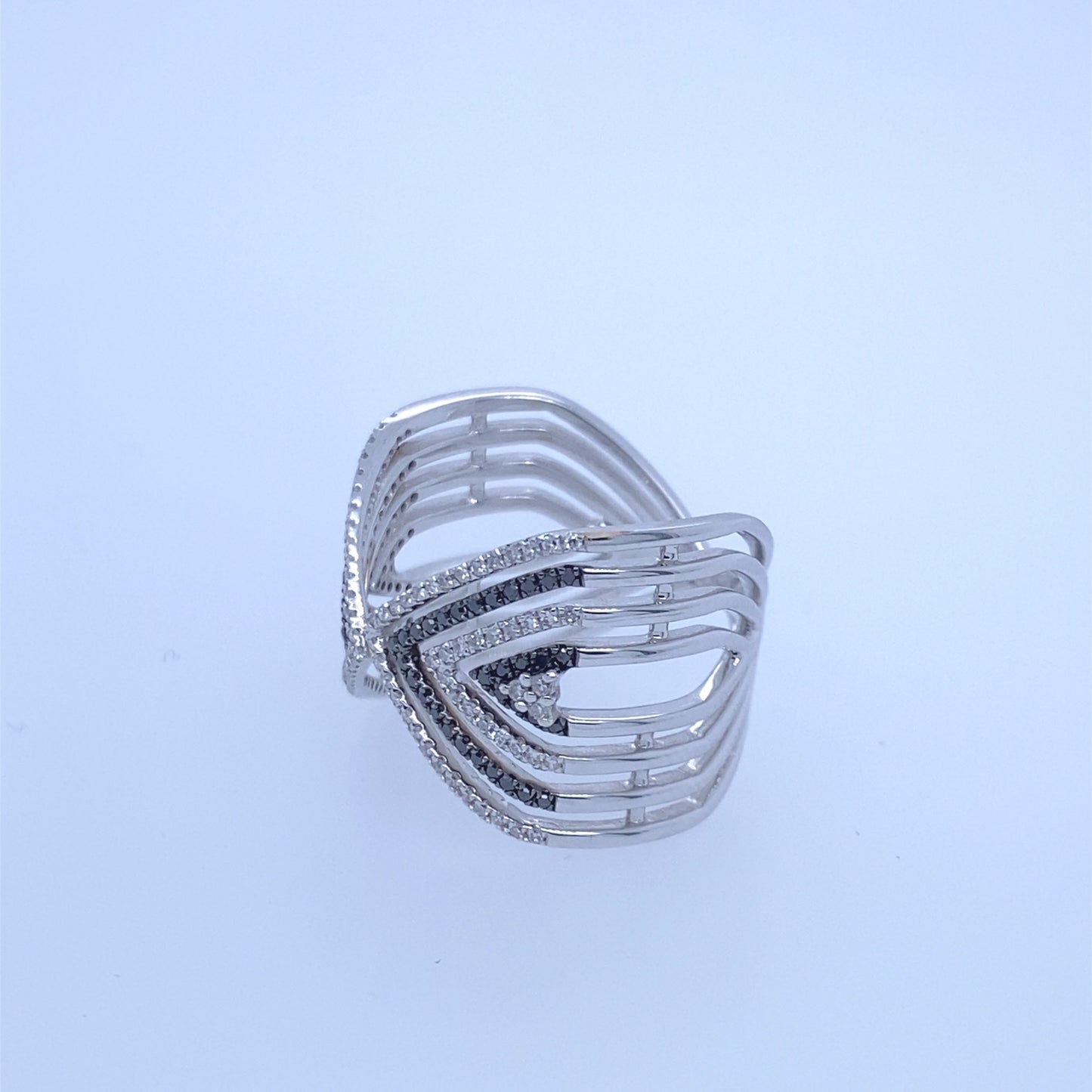 Djula 18k White Gold Geometric Band Ring