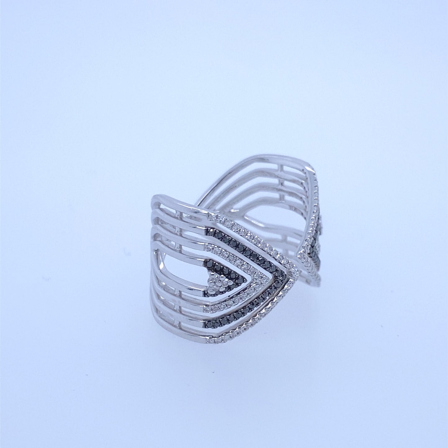 Djula 18k White Gold Geometric Band Ring