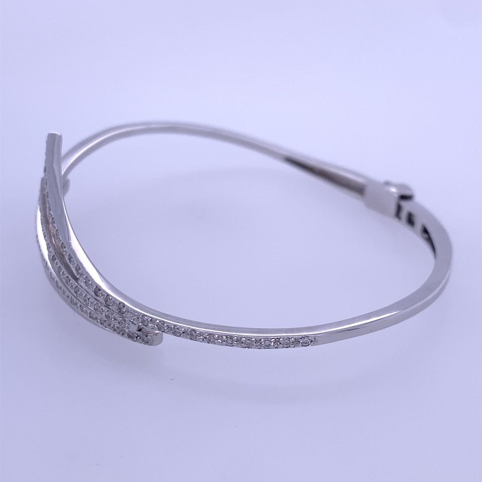 18k White Gold Bangle Bracelet W/ 1.40CT Round Diamond Stones