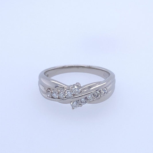 900 Platnium Ring With Round Diamonds