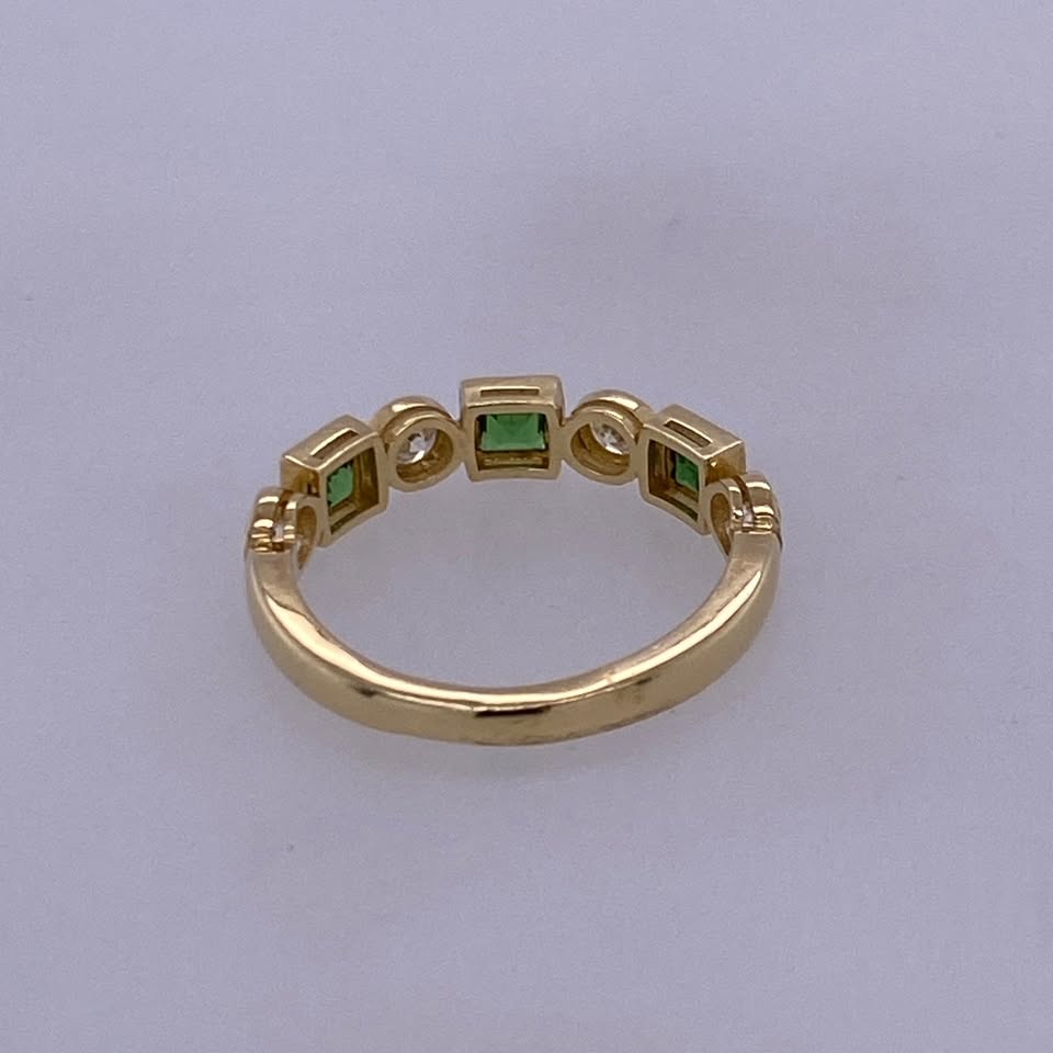 18K Yellow Gold Diamond & Emerald Stone Ring