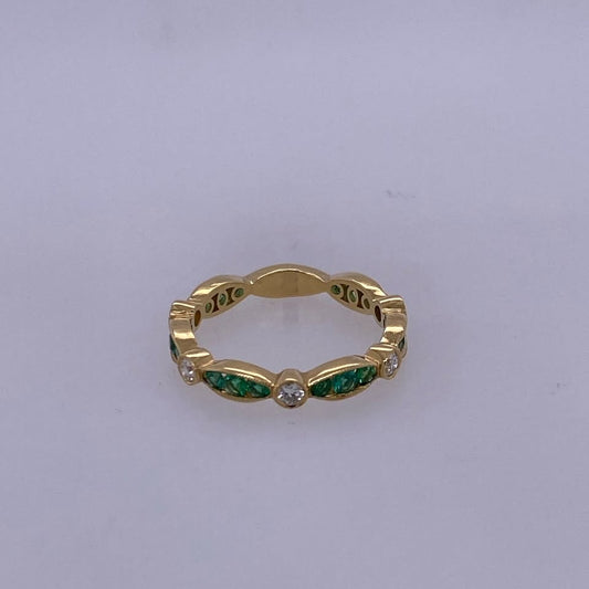 18k Yellow Gold Emerald Womans Band