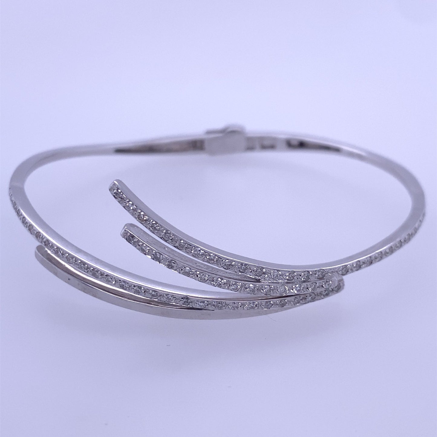 18k White Gold Bangle Bracelet W/ 1.40CT Round Diamond Stones