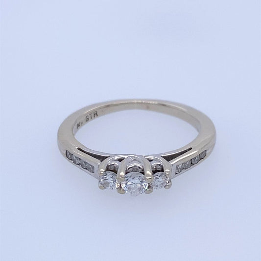 14k White Gold Engagment Ring With Diamonds