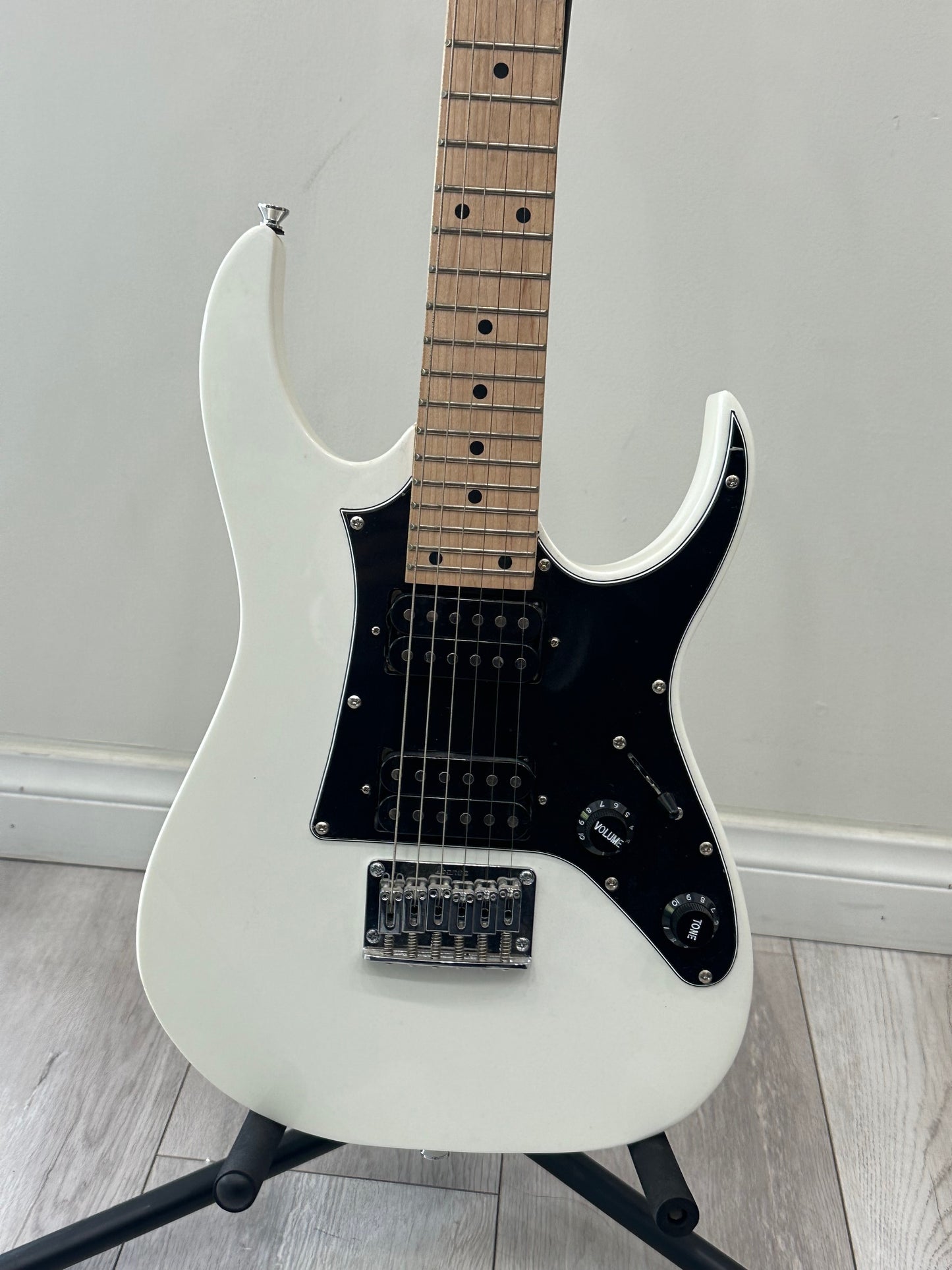 GIO Ibanez Mikro Electric White Guitar