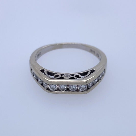 18k White Gold Vintage Ring With Round Diamonds