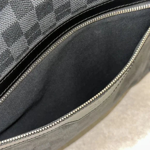 Louis Vuitton Damier Graphite Canvas Daniel MM Mesenger Bag