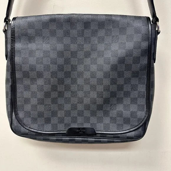 Louis Vuitton Damier Graphite Canvas Daniel MM Mesenger Bag